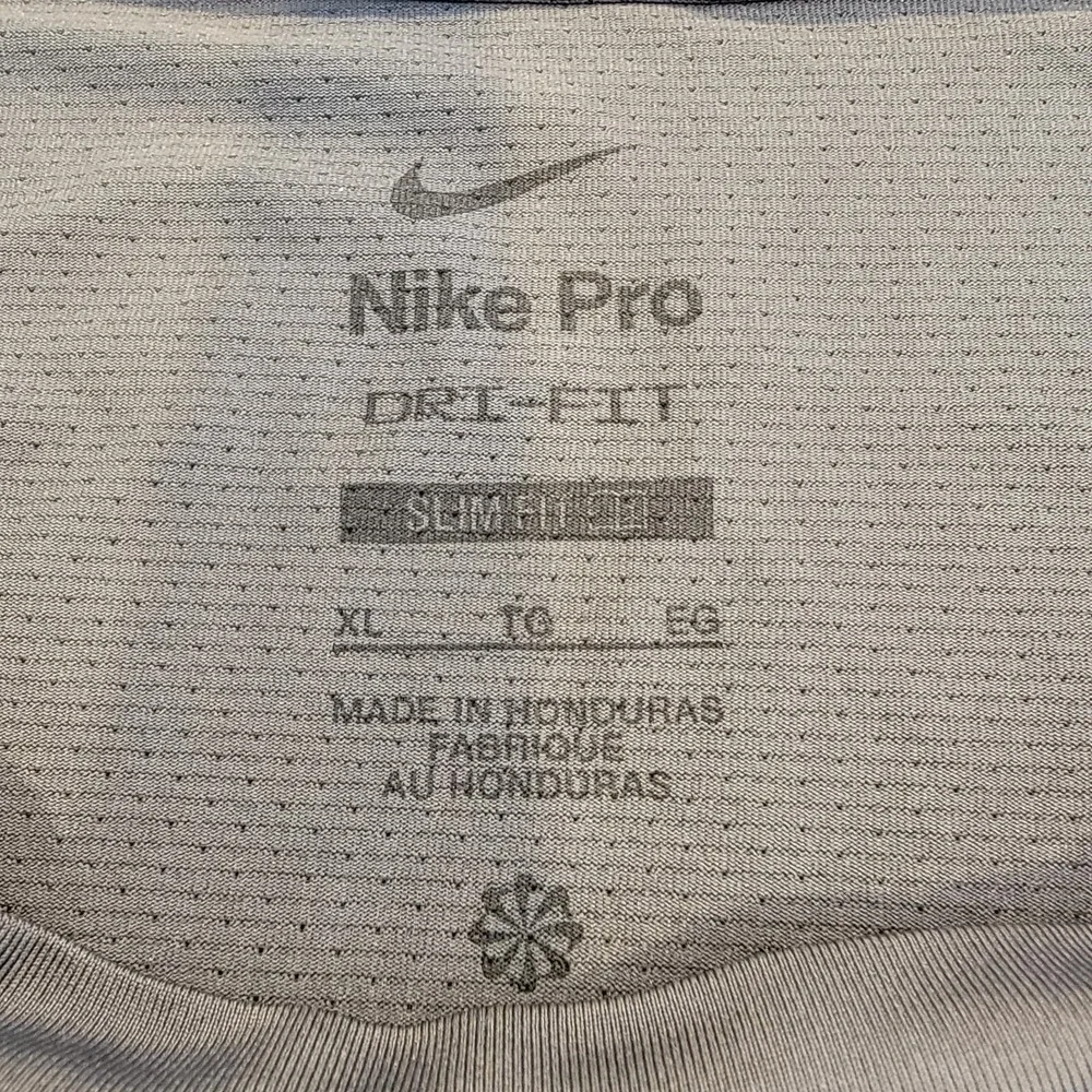 Nike Pro Dri Fit T Shirt Mens Size XL Gray Slim‎ Fit Center Swoosh Gym Workout
